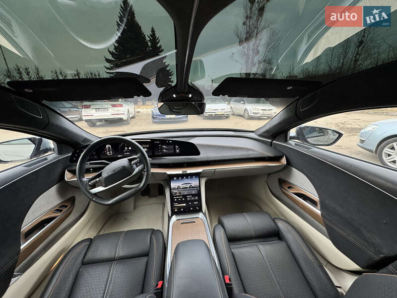 Седан Lucid Air 2022 в Львове