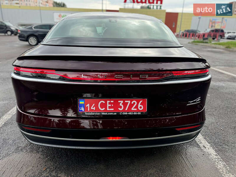 Седан Lucid Air 2023 в Львове