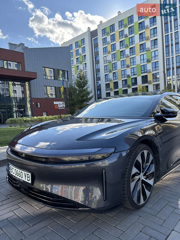 Седан Lucid Air 2022 в Львове