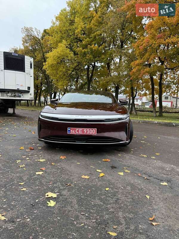 Седан Lucid Air 2023 в Львові