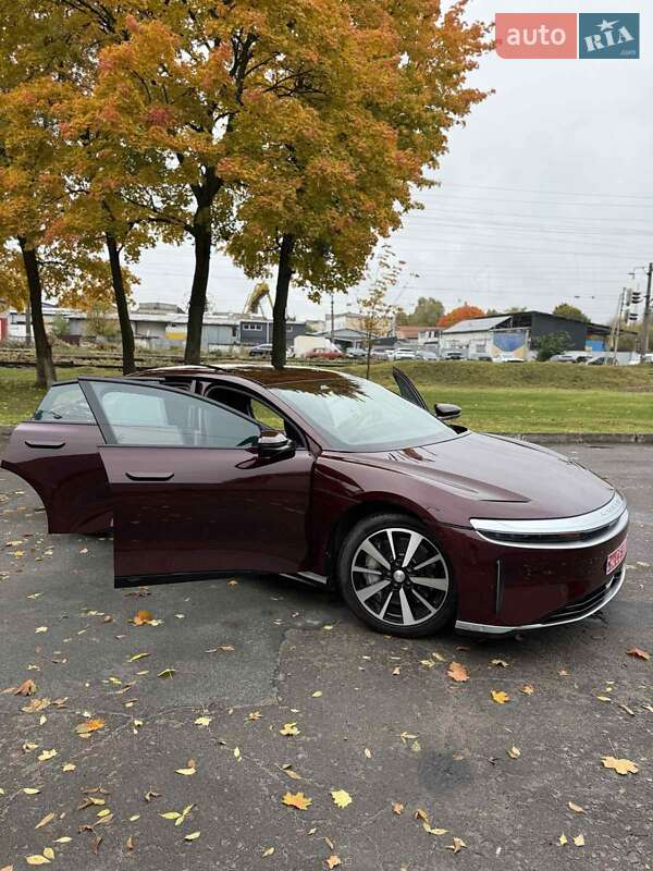 Седан Lucid Air 2023 в Львові