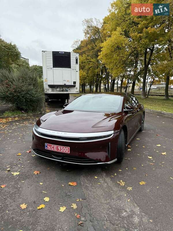 Седан Lucid Air 2023 в Львові