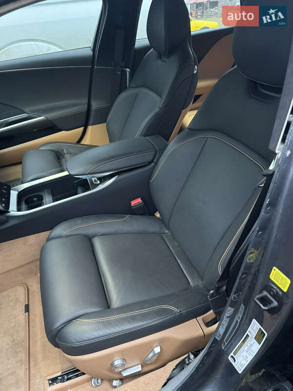 Седан Lucid Air 2023 в Львове