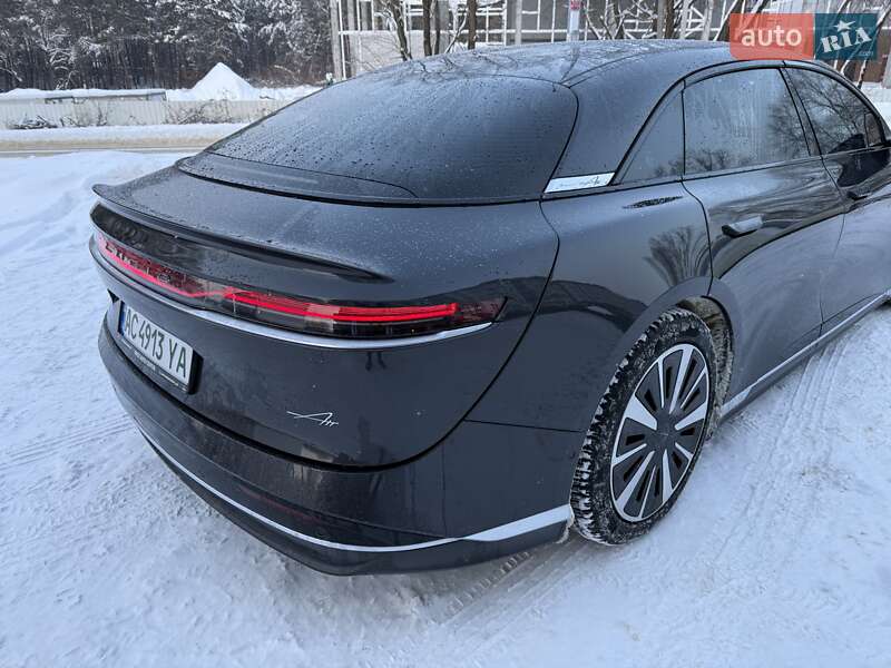 Седан Lucid Air 2023 в Львове