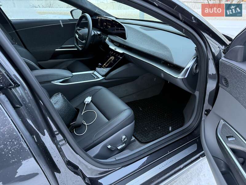 Седан Lucid Air 2023 в Львове