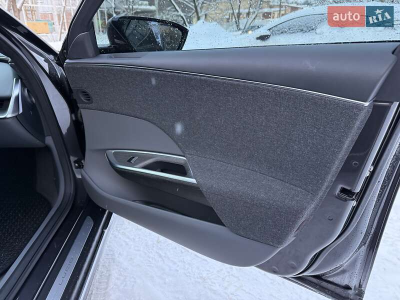 Седан Lucid Air 2023 в Львове