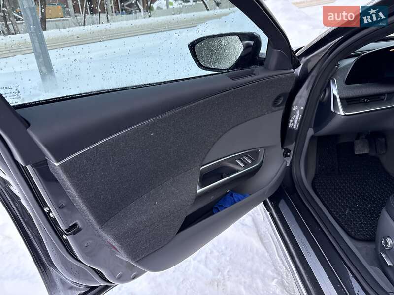 Седан Lucid Air 2023 в Львове