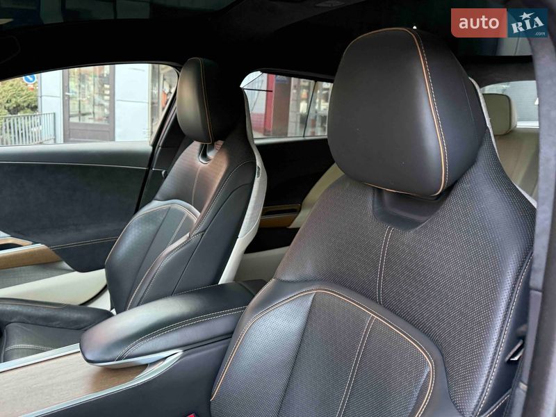 Седан Lucid Air 2022 в Львові