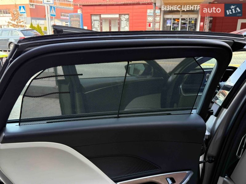 Седан Lucid Air 2022 в Львові