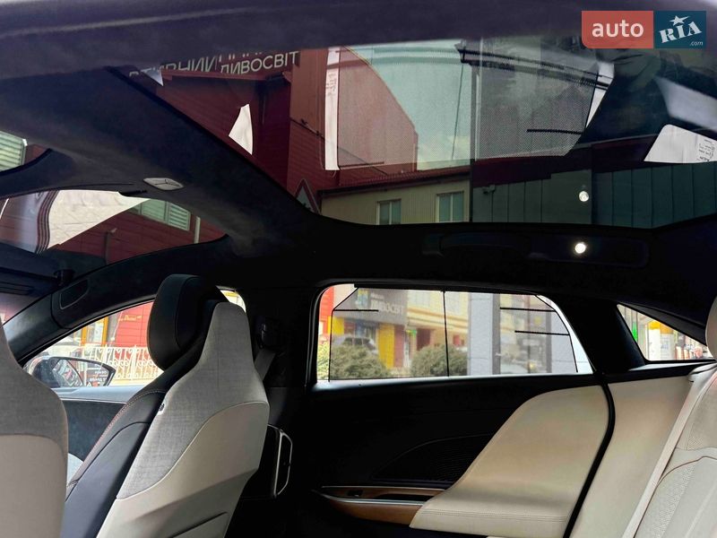 Седан Lucid Air 2022 в Львові