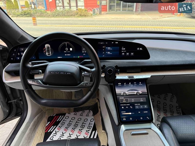 Седан Lucid Air 2022 в Львові