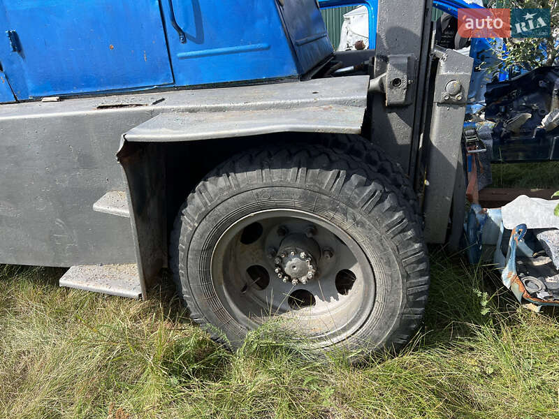 Вилочный погрузчик Львовский погрузчик 4075 1992 в Полтаве