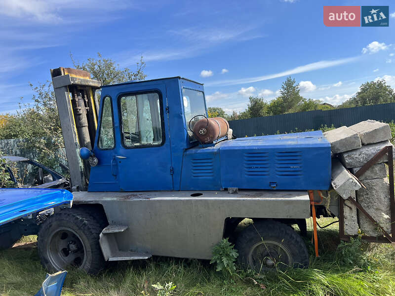 Вилочный погрузчик Львовский погрузчик 4075 1992 в Полтаве