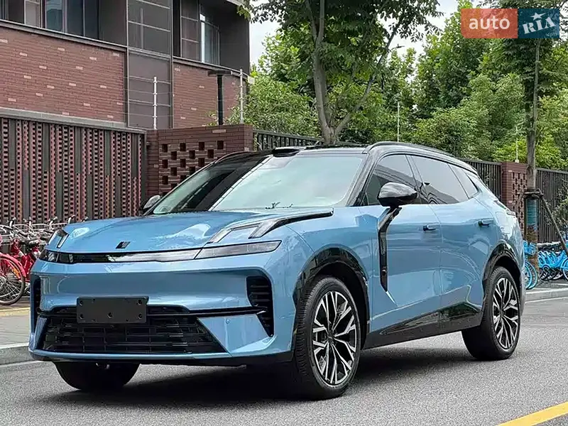 Lynk&Co 08 EM-P