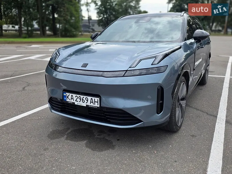 Lynk&Co 08 EM-P