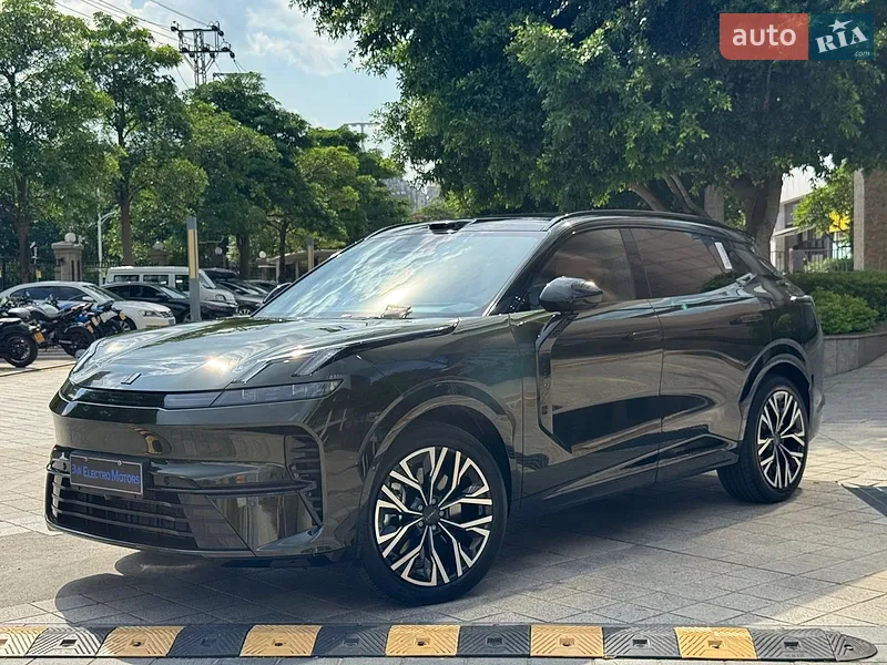 Lynk&Co 08 EM-P 2025