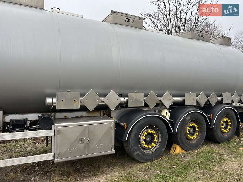 Цистерна полуприцеп Magyar S34SDC1NE 2004 в Днепре