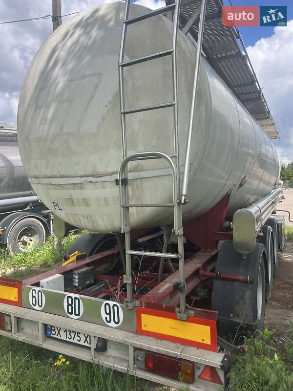 Цистерна напівпричіп Magyar SR34E 1997 в Бару