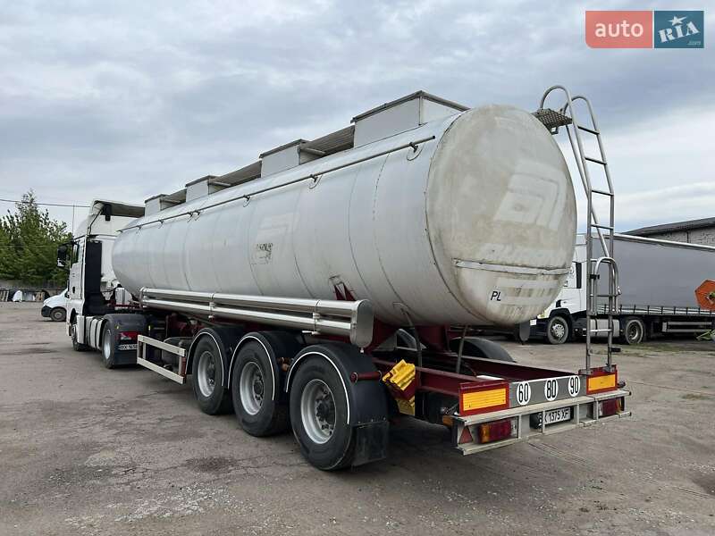 Цистерна напівпричіп Magyar SR34E 1997 в Бару