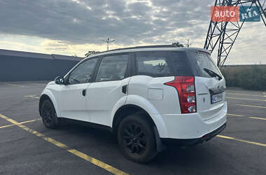 Внедорожник / Кроссовер Mahindra XUV 500 2016 в 