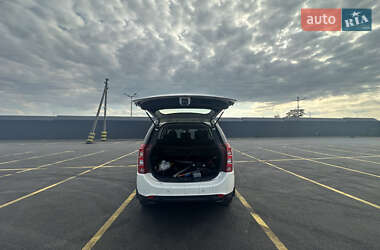Внедорожник / Кроссовер Mahindra XUV 500 2016 в 