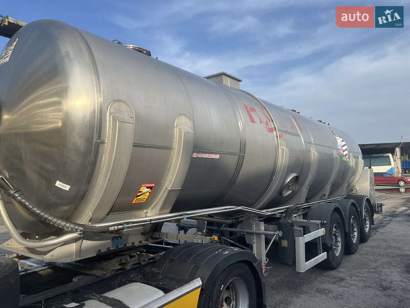 Цистерна напівпричіп Maisonneuv S338FG 2008 в Павлограді