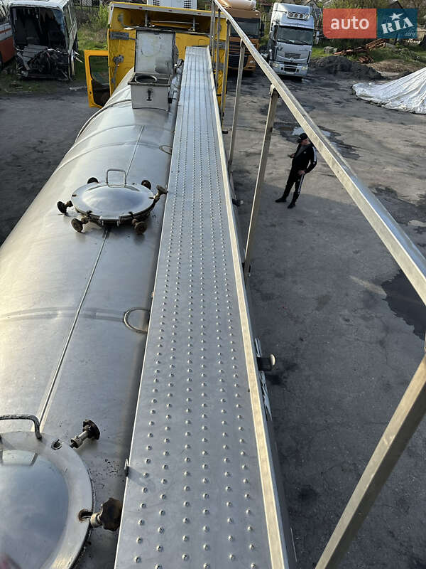 Цистерна напівпричіп Maisonneuv S338FG 2008 в Павлограді