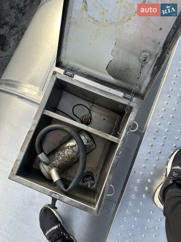 Цистерна напівпричіп Maisonneuv S338FG 2008 в Павлограді