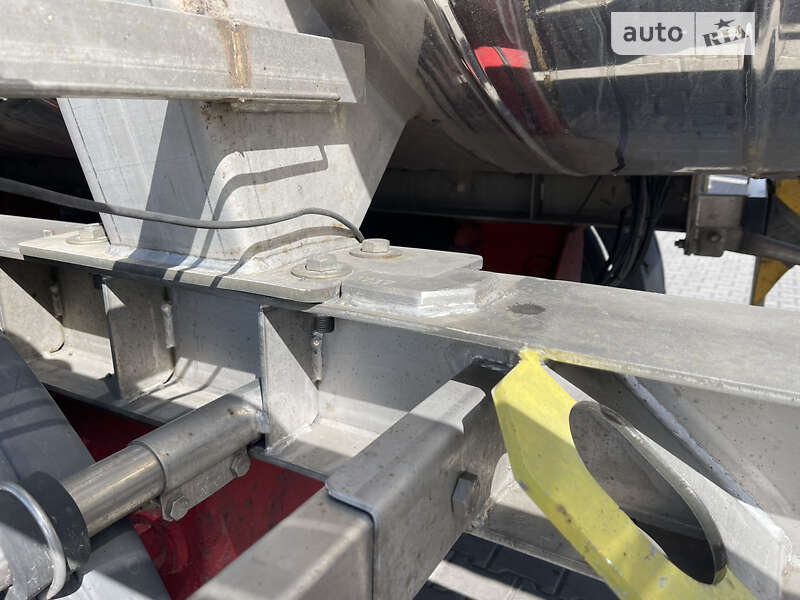 Цистерна напівпричіп Maisonneuv S338FG 2005 в Рівному