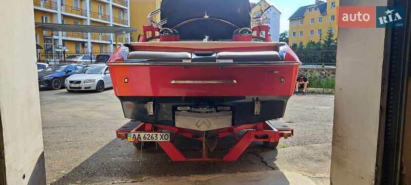 Катер Malibu Wakesetter 2012 в Києві