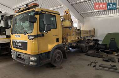 Піскорозкидальна машина MAN 10.163 2012 в Тернополі