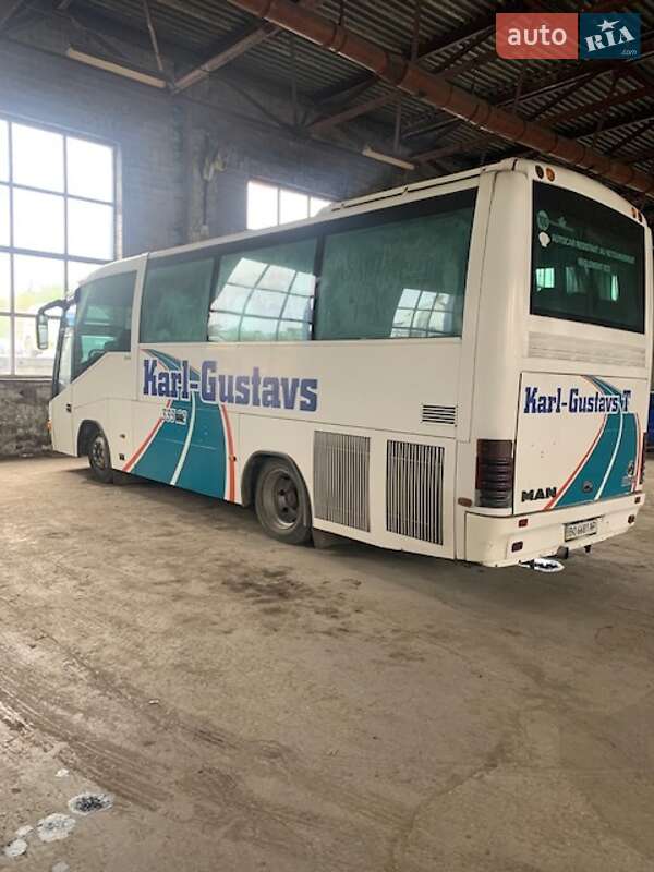 Туристический / Междугородний автобус MAN 11.220 2000 в Бучаче