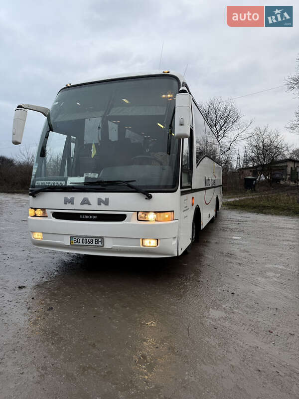 Туристический / Междугородний автобус MAN 11.220 2000 в Теребовле