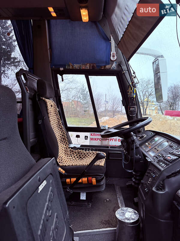 Туристический / Междугородний автобус MAN 11.220 2000 в Теребовле