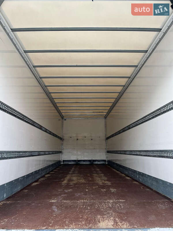 Вантажний фургон MAN 12.220 2011 в Луцьку