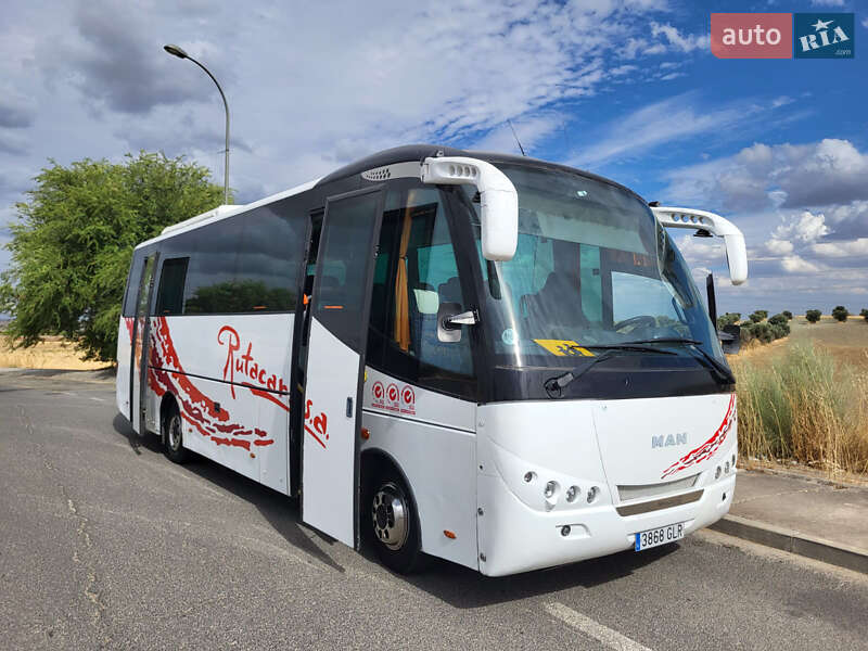 Туристичний / Міжміський автобус MAN 13.220 2009 в Чернівцях