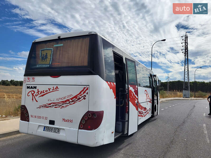Туристичний / Міжміський автобус MAN 13.220 2009 в Чернівцях