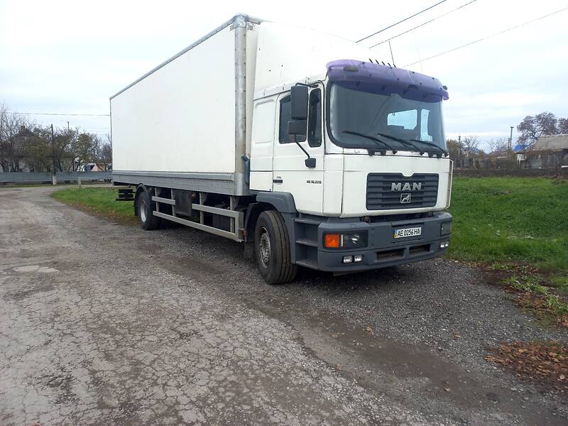 Вантажний фургон MAN 18.220 2005 в Новомосковську