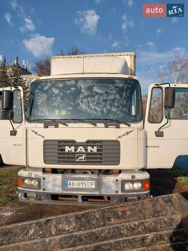 Вантажний фургон MAN 18.224 2002 в Харкові