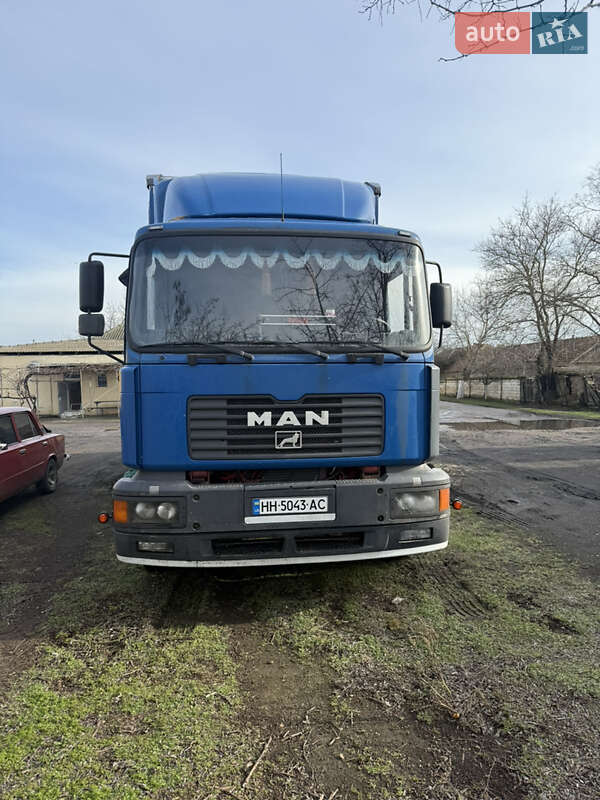 Тентований MAN 18.225 2002 в Ізмаїлі