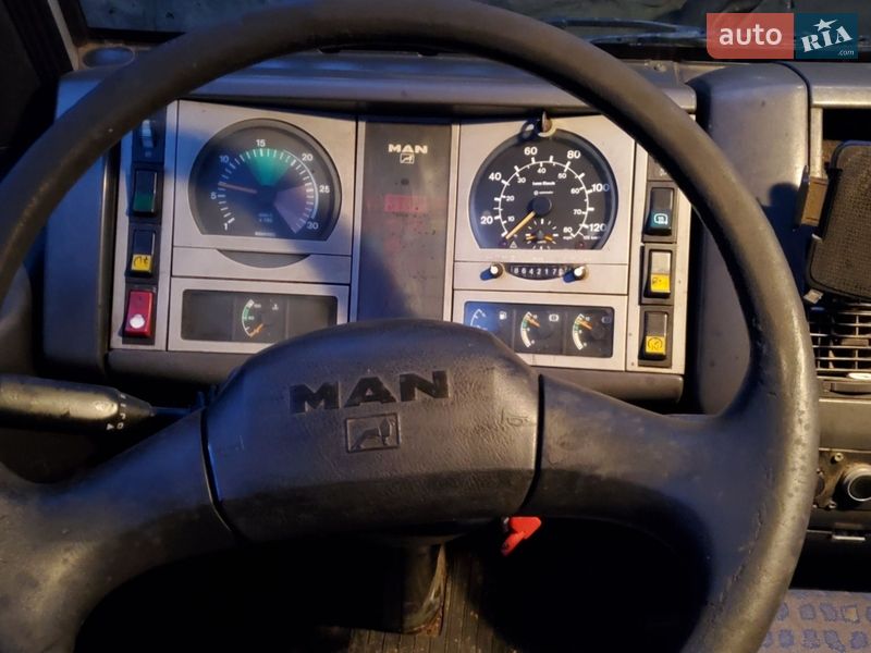 Вантажний фургон MAN 18.225 2002 в Львові