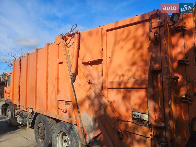 Сміттєвоз MAN 18 2001 в Києві