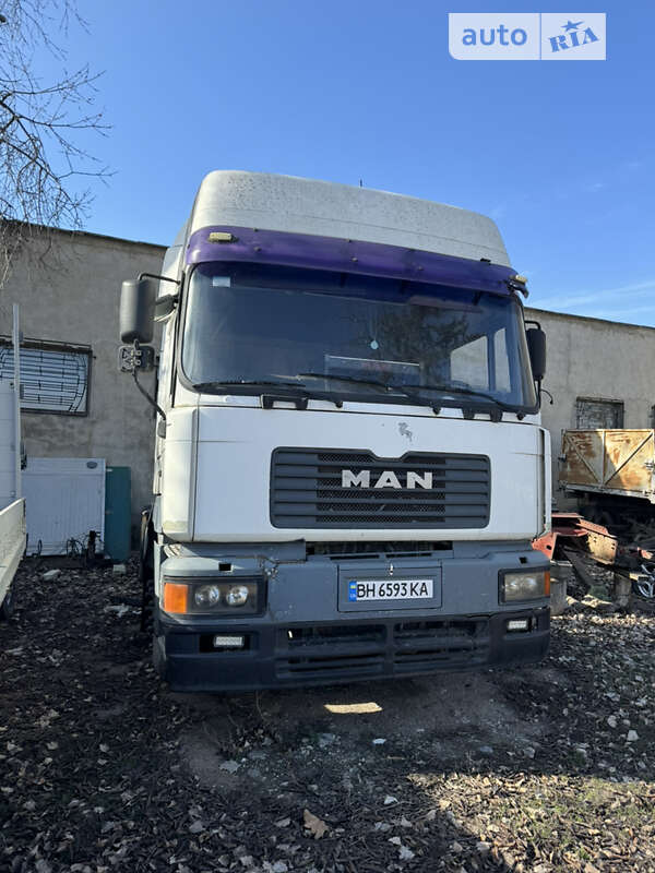 Тягач MAN 19.464 2001 в 