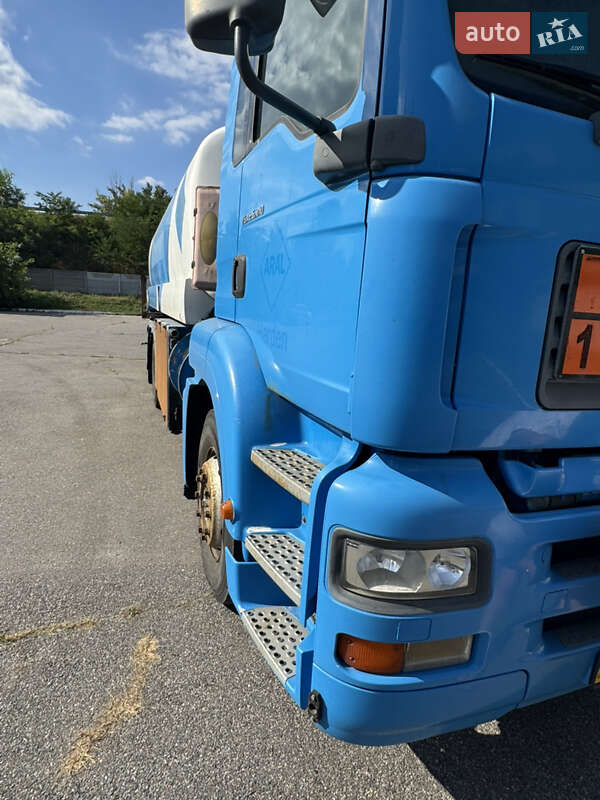 Бензовоз MAN 26.400 2006 в Києві