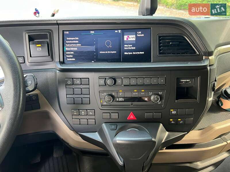 Контейнеровоз MAN 26 2021 в Черновцах