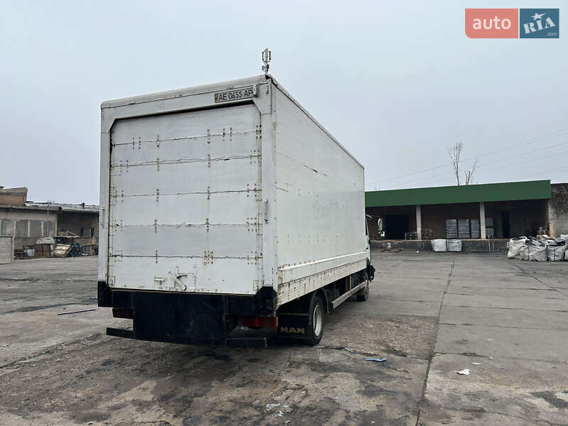Вантажний фургон MAN 8.155 2003 в Кривому Розі