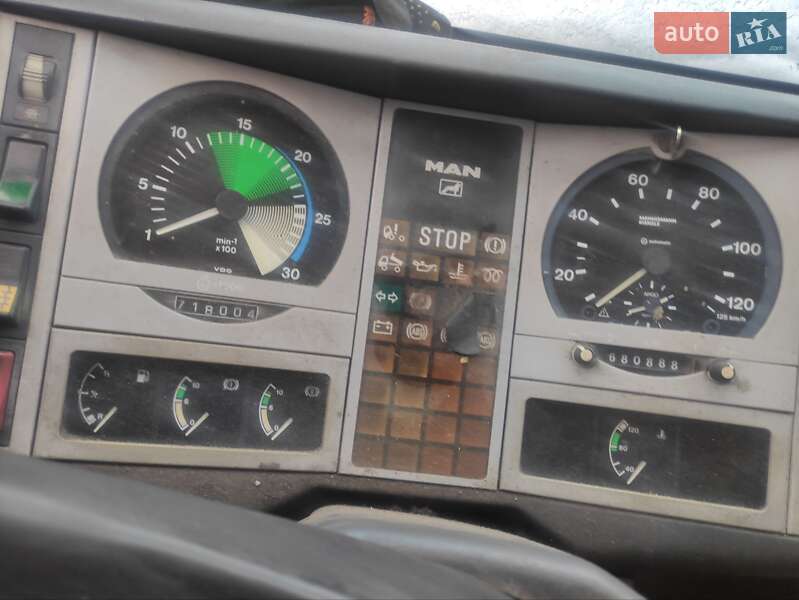 Грузовой фургон MAN L 2000 1999 в Львове