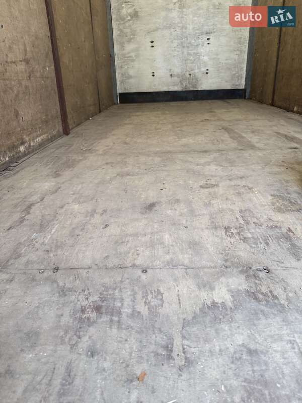 Грузовой фургон MAN LE 12.220 2004 в Ровно