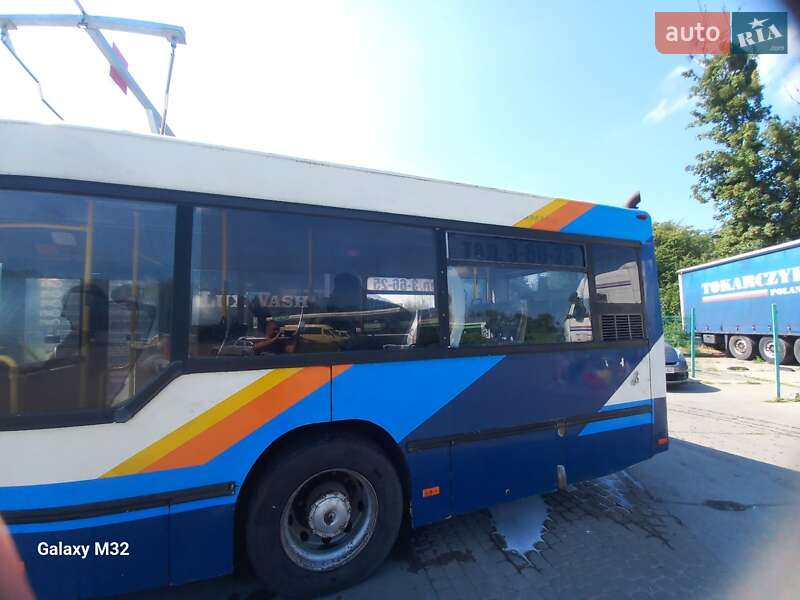 Міський автобус MAN NL 202 1998 в Стрию