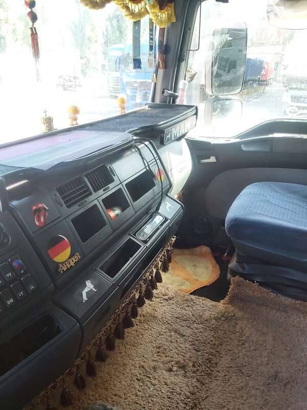 Контейнеровоз MAN TGA 2006 в Одессе